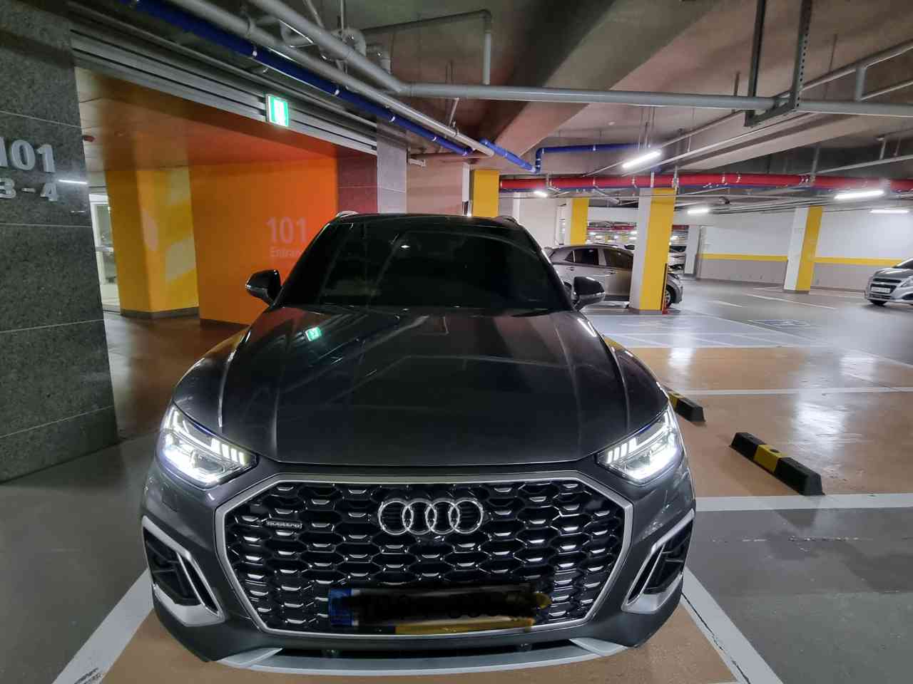 아우디 Q5 45 TFSI 콰트로 프리미엄 스포츠백 [2C5] 게시글 썸네일