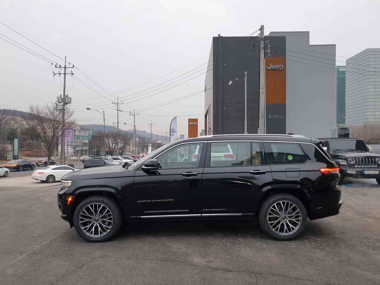 지프 그랜드 체로키 L 서밋 리저브 4x4 썸네일 이미지