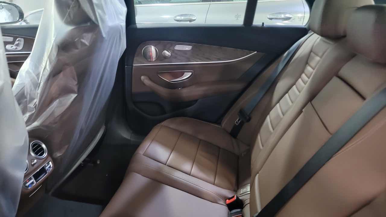 벤츠 E-클래스 E 300e 4MATIC 익스클루시브 게시글 썸네일
