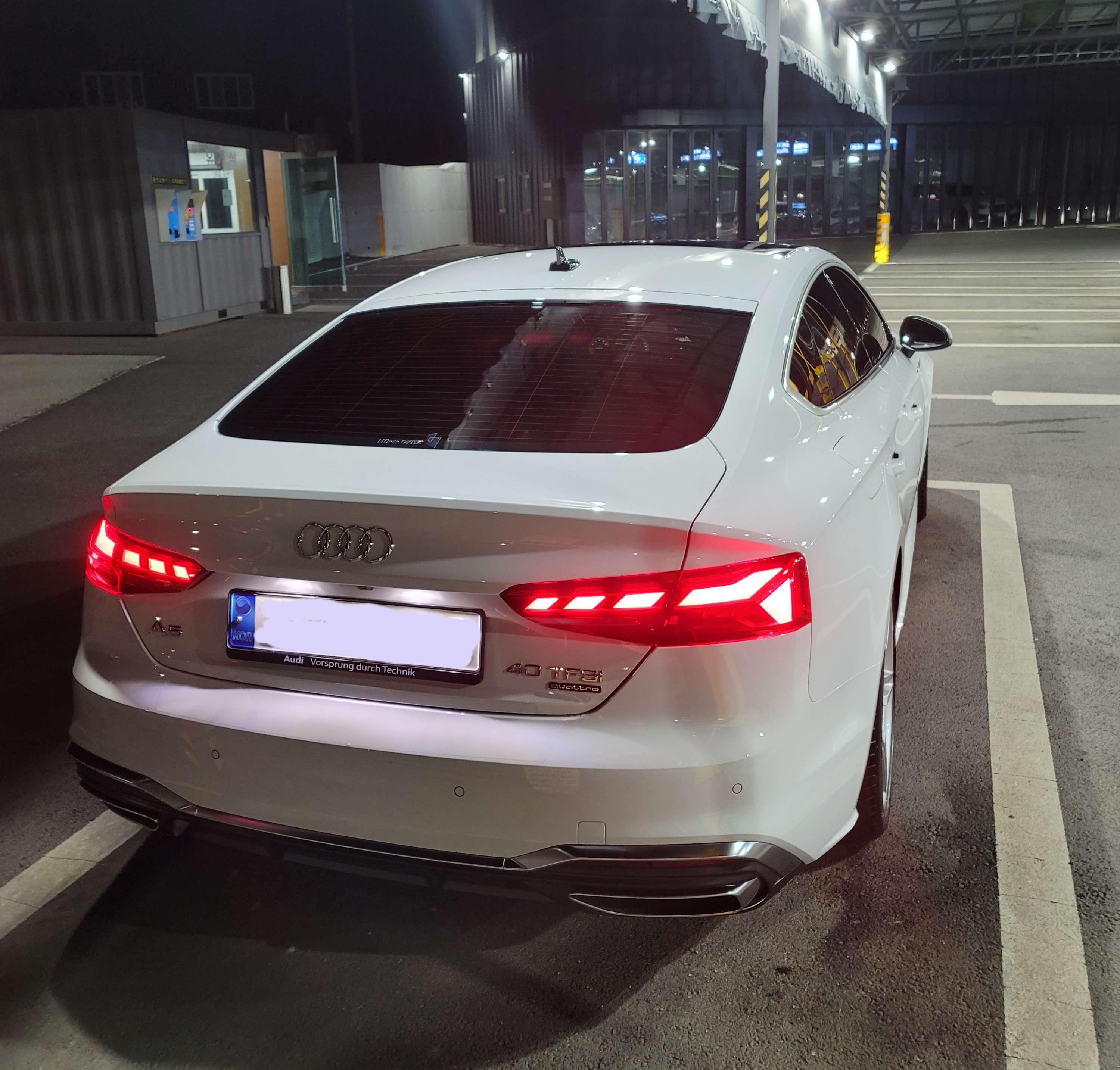 아우디 A5 40 TFSI 콰트로 프리미엄 스포츠백 썸네일 이미지