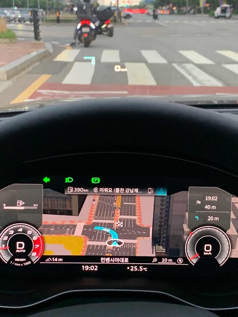 아우디 A4 40 TFSI 프리미엄 이미지2
