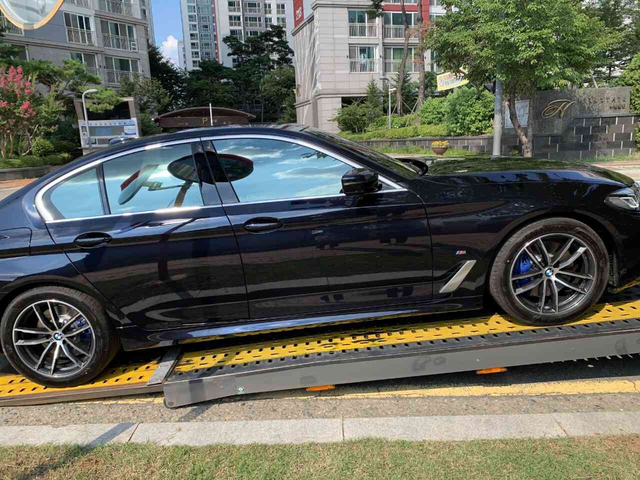 BMW 5시리즈 520i M 스포츠 패키지 이미지1