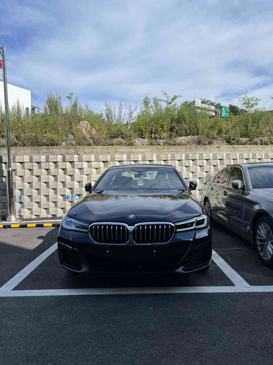 BMW 5시리즈 530e M 스포츠 패키지 P2 게시글 썸네일