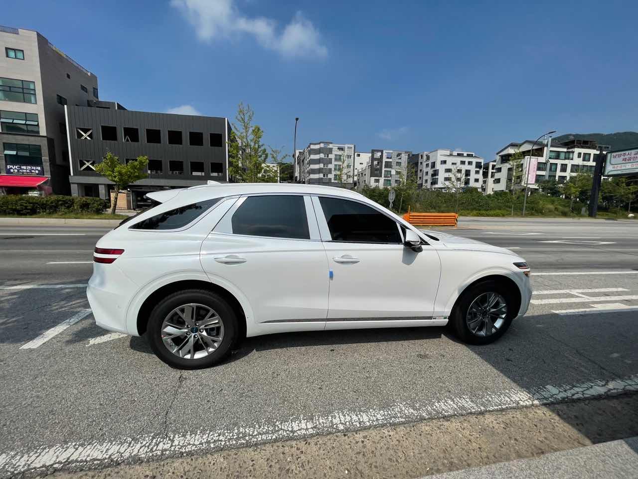 제네시스 GV70 가솔린 2.5 터보 2WD 파퓰러I 패키지 썸네일 이미지