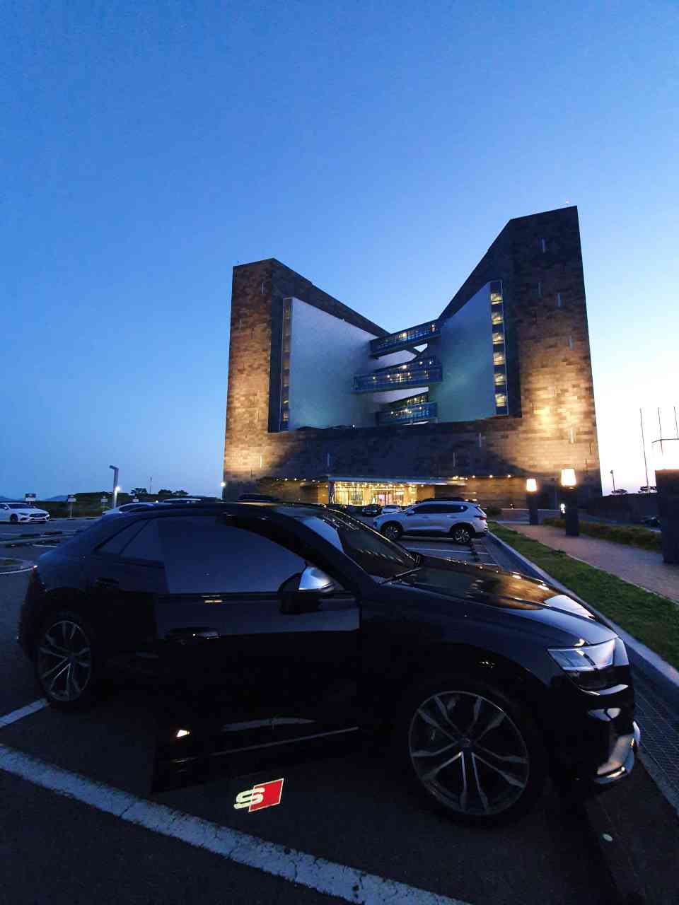 아우디 SQ8 TDI 게시글 썸네일