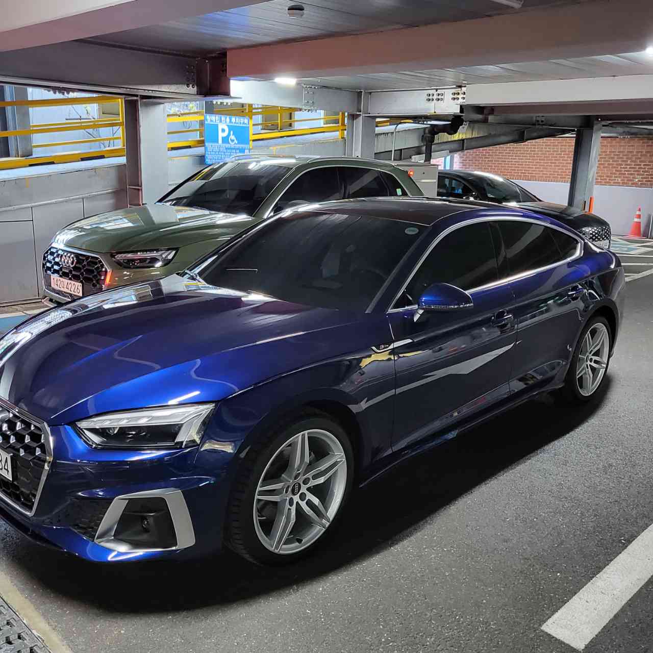 아우디 A5 40 TFSI 콰트로 프리미엄 스포츠백 썸네일 이미지