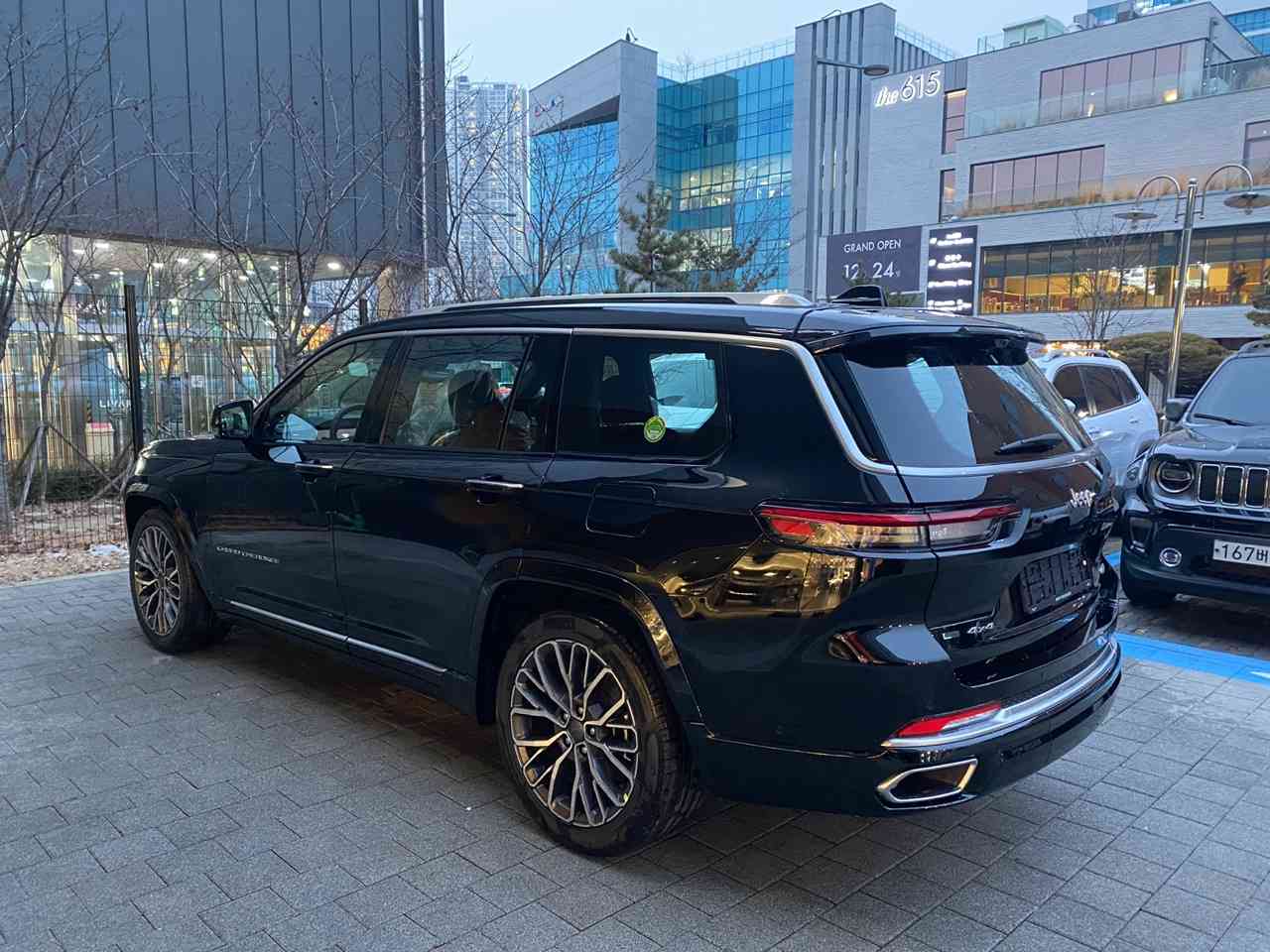 지프 그랜드 체로키 L 서밋 리저브 4x4 썸네일 이미지