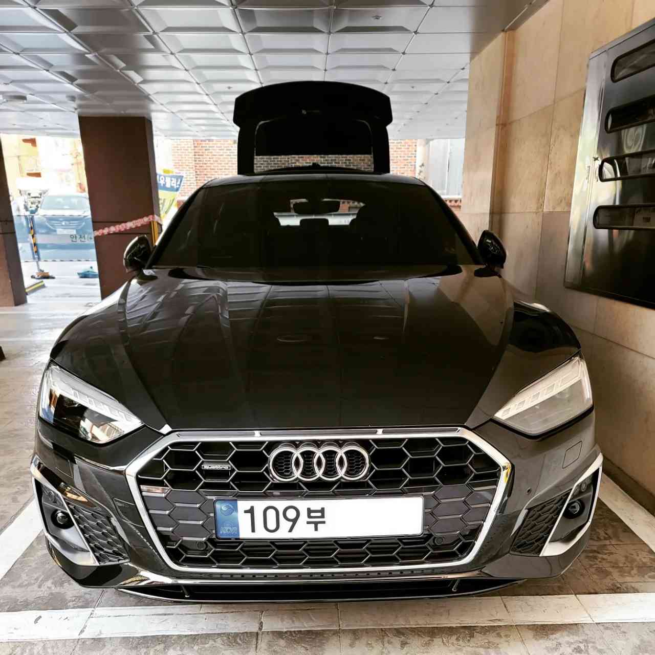 아우디 A5 40 TFSI 콰트로 프리미엄 스포츠백 [PAO] 썸네일 이미지