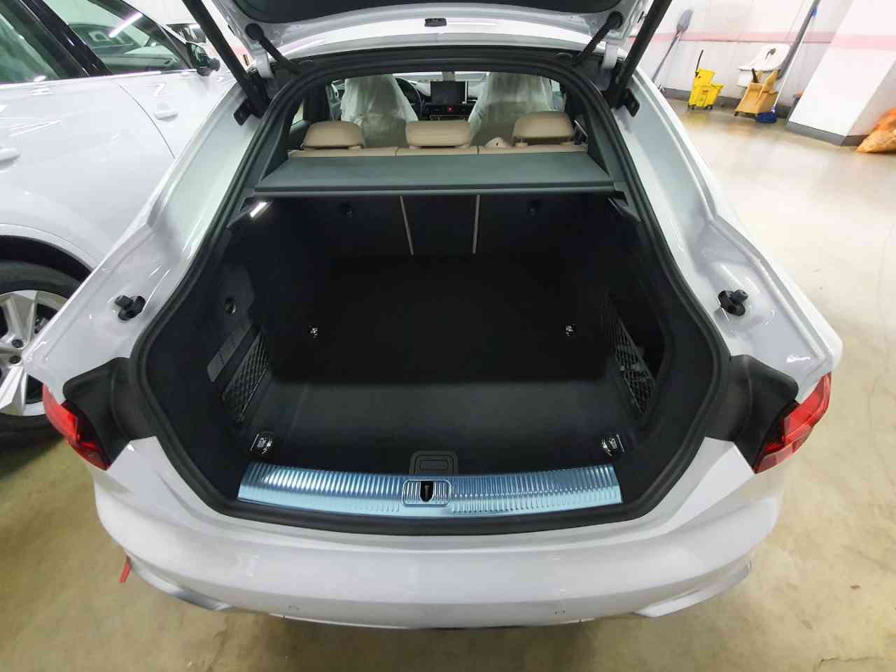 아우디 A5 40 TDI 콰트로 프리미엄 스포츠백 [PAO] 썸네일 이미지