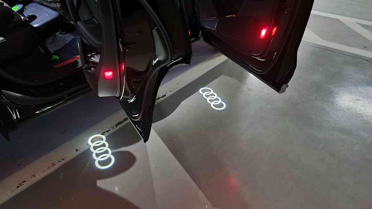 아우디 Q5 45 TFSI 콰트로 프리미엄 스포츠백 [2C5] 썸네일 이미지