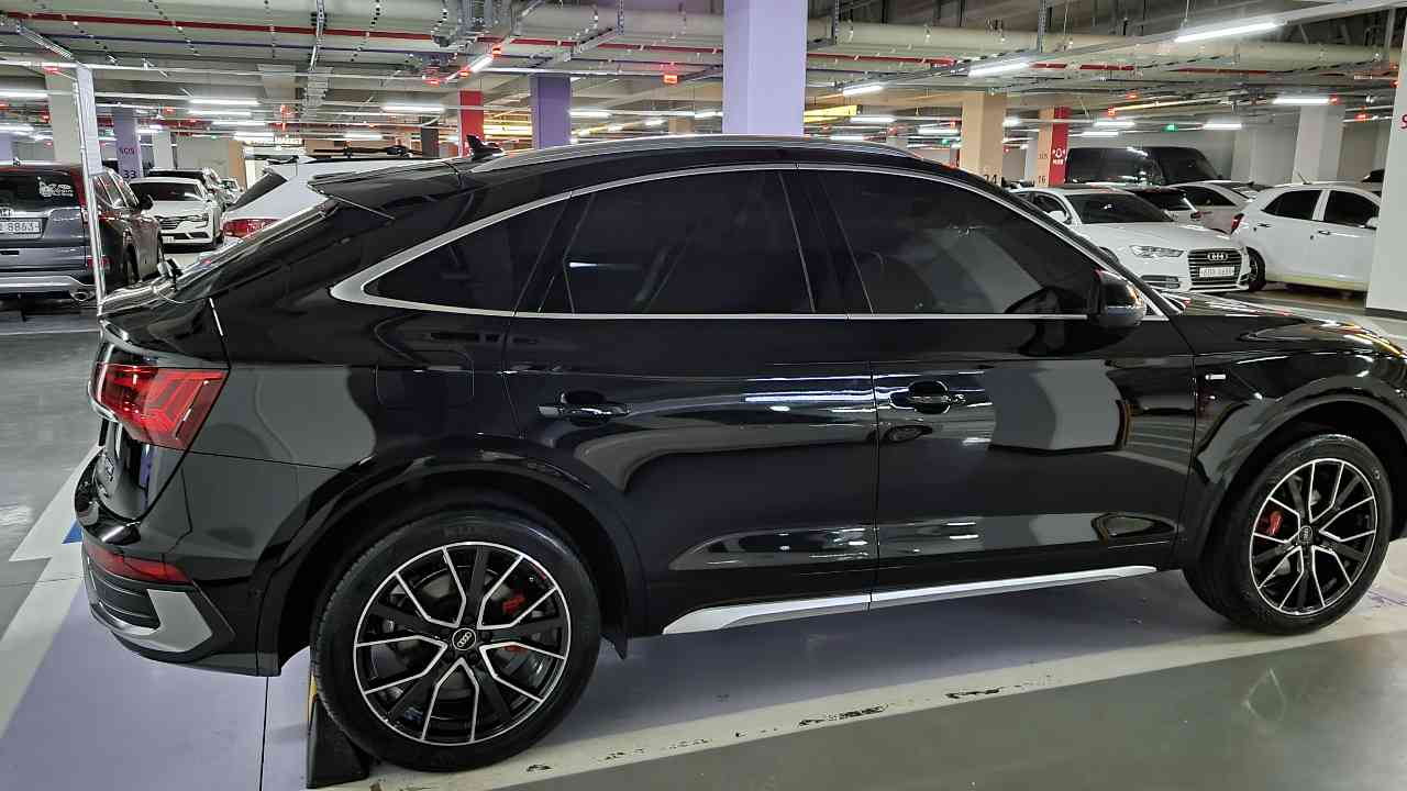 아우디 Q5 45 TFSI 콰트로 프리미엄 스포츠백 [2C5] 썸네일 이미지