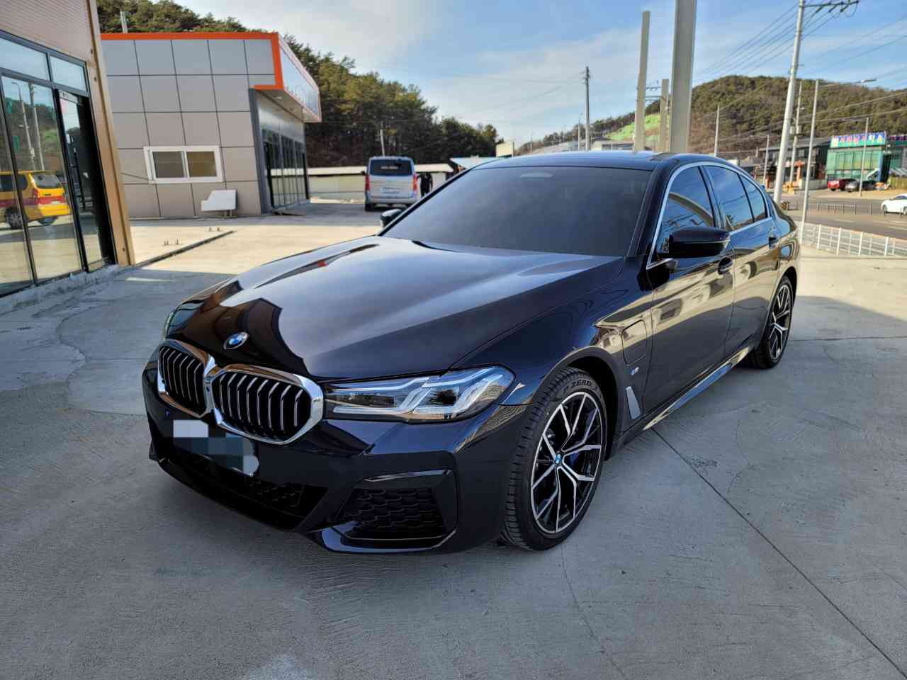 BMW 5시리즈 530e M 스포츠 패키지 게시글 썸네일