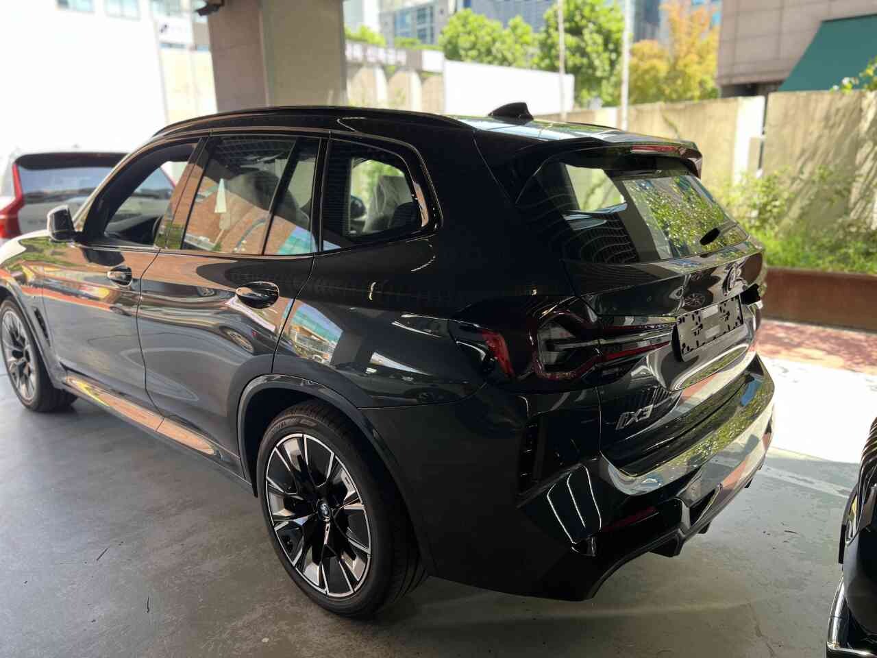 BMW iX3 M 스포츠 P2 이미지1