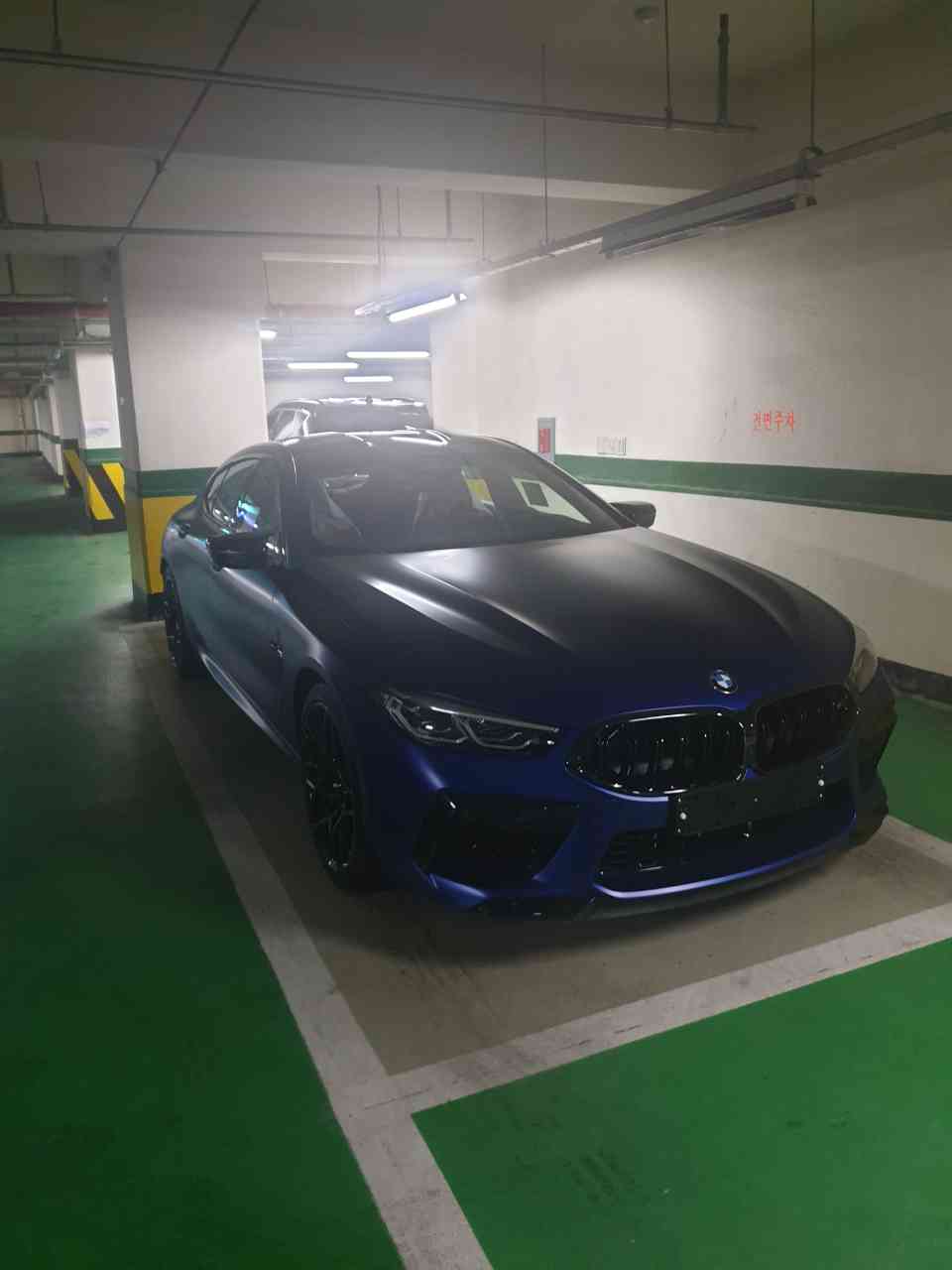 BMW M8 그란쿠페 컴페티션 썸네일 이미지