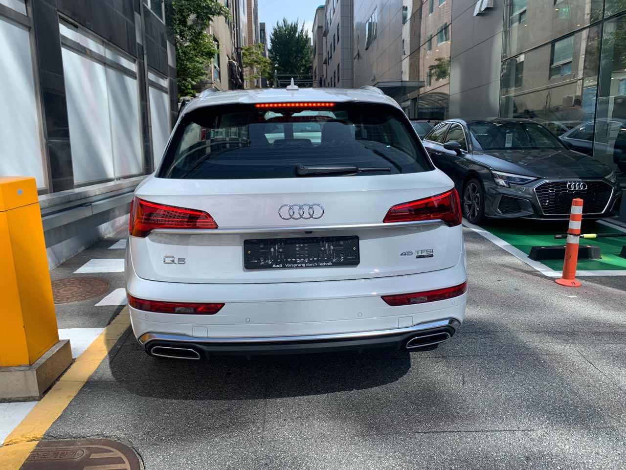 아우디 Q5 45 TFSI 콰트로 프리미엄 [2C5+PAO] 썸네일 이미지