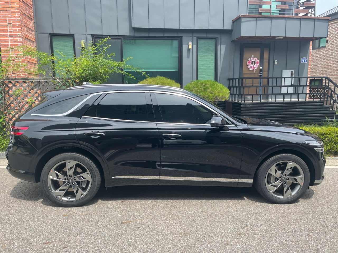 제네시스 일렉트리파이드 GV70 e-AWD 파퓰러 패키지 썸네일 이미지
