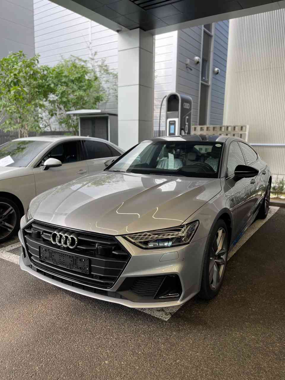 아우디 A7 55 TFSI 콰트로 프리미엄 [2C5+PAO+4GF] 게시글 썸네일