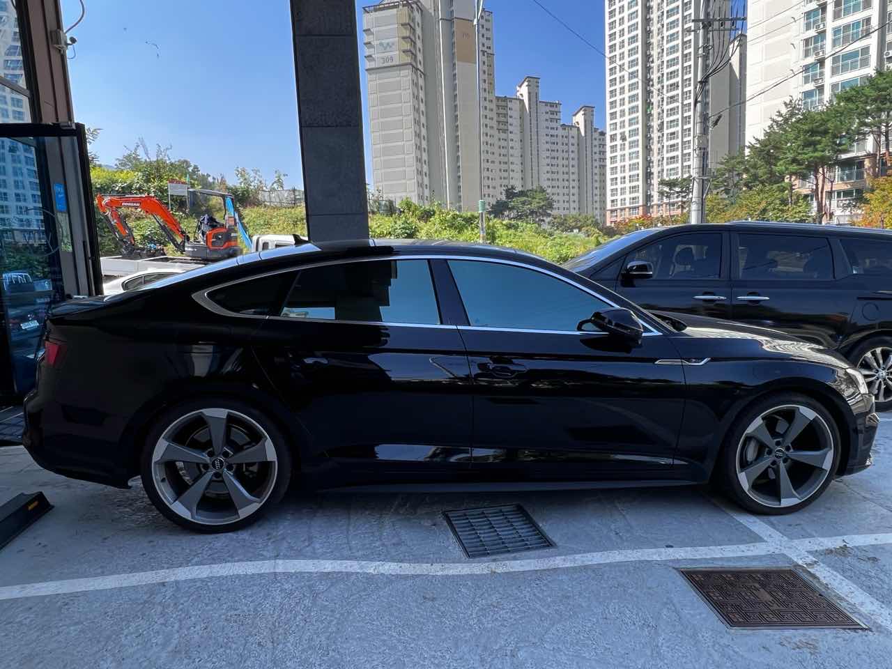 아우디 A5 45 TFSI 콰트로 프리미엄 스포츠백 썸네일 이미지