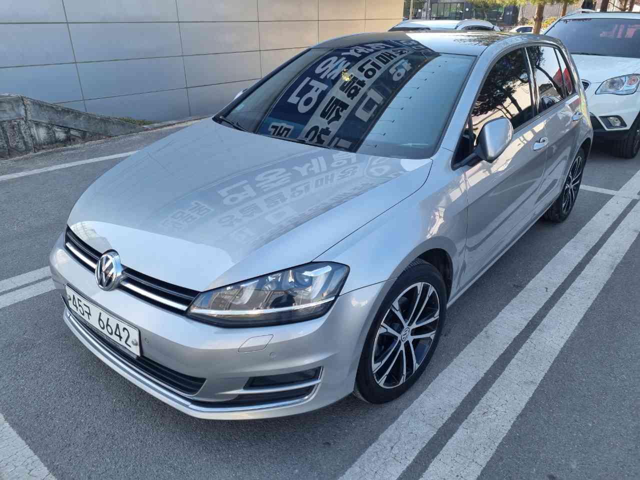 폭스바겐 골프 2.0 TDI 프리미엄 썸네일 이미지