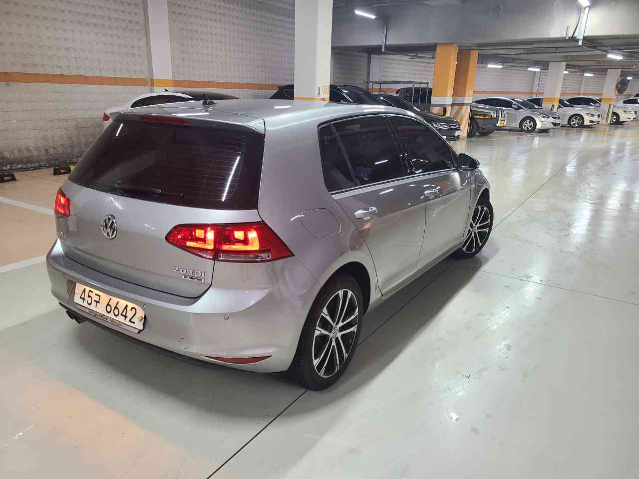 폭스바겐 골프 2.0 TDI 프리미엄 썸네일 이미지