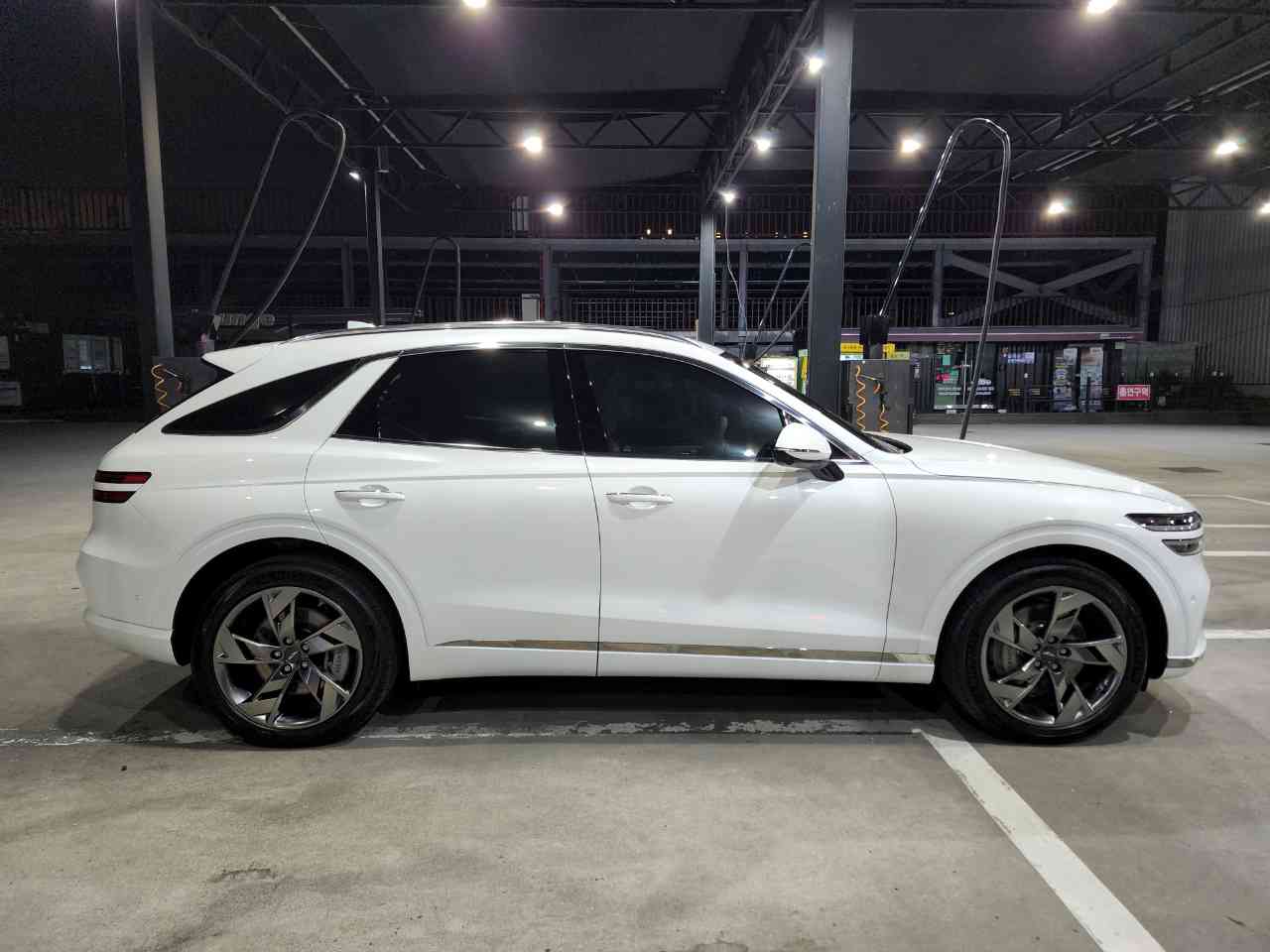 제네시스 일렉트리파이드 GV70 e-AWD 파퓰러 패키지 썸네일 이미지