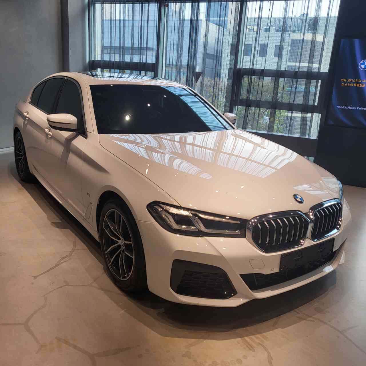 BMW 5시리즈 520i M 스포츠 패키지 게시글 썸네일