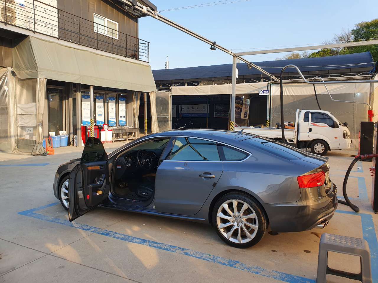 아우디 A5 35 TDI 콰트로 다이나믹 스포츠백 썸네일 이미지