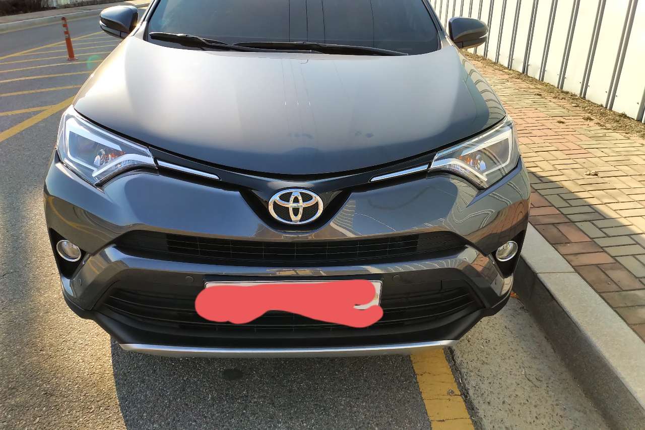 토요타 RAV4 2WD 썸네일 이미지