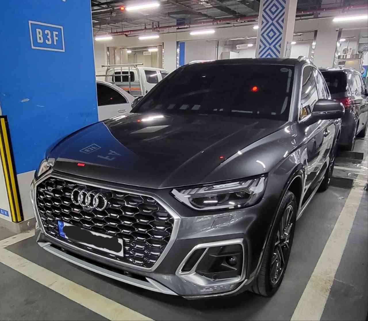 아우디 Q5 45 TFSI 콰트로 프리미엄 스포츠백 [2C5] 썸네일 이미지
