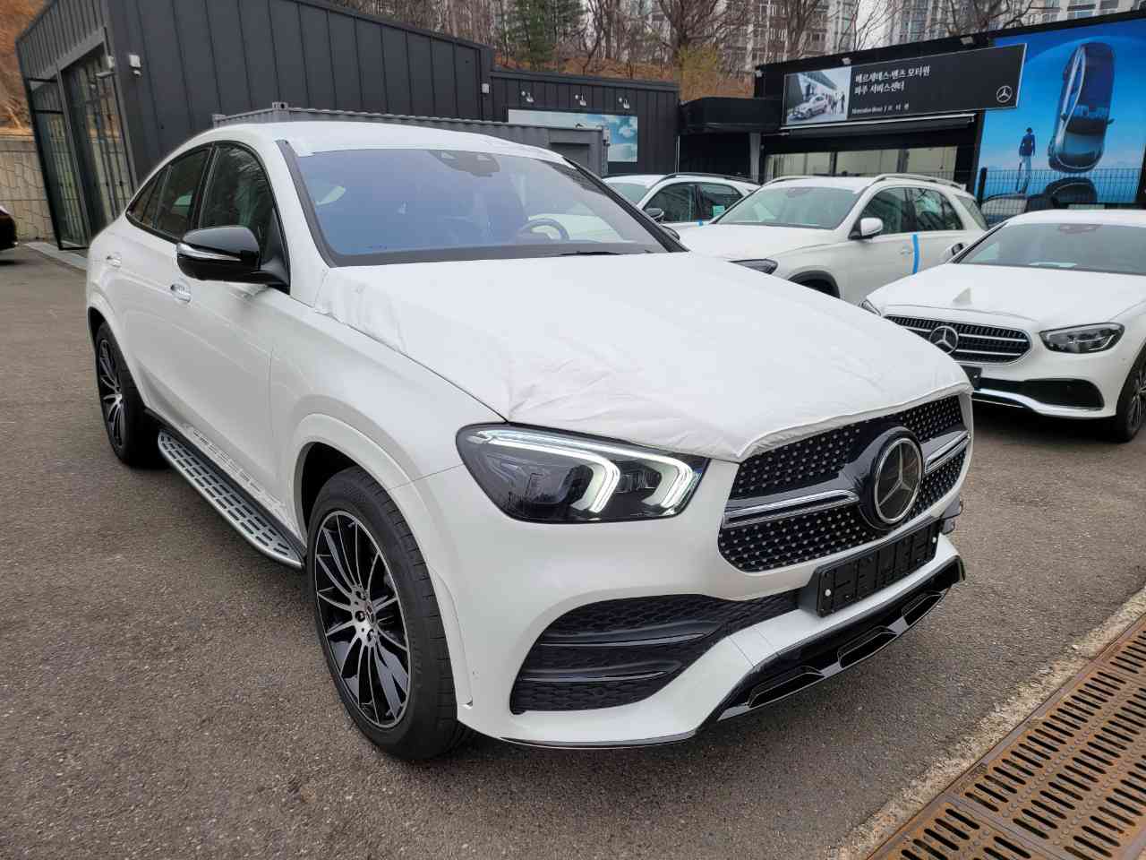 벤츠 GLE-클래스 GLE 400d 4MATIC 쿠페 게시글 썸네일