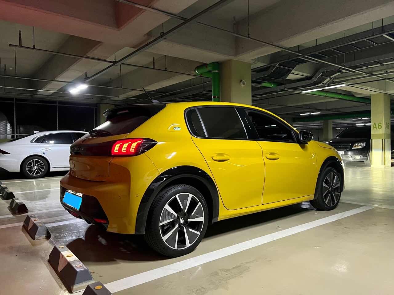 푸조 e-208 GT 라인 이미지2
