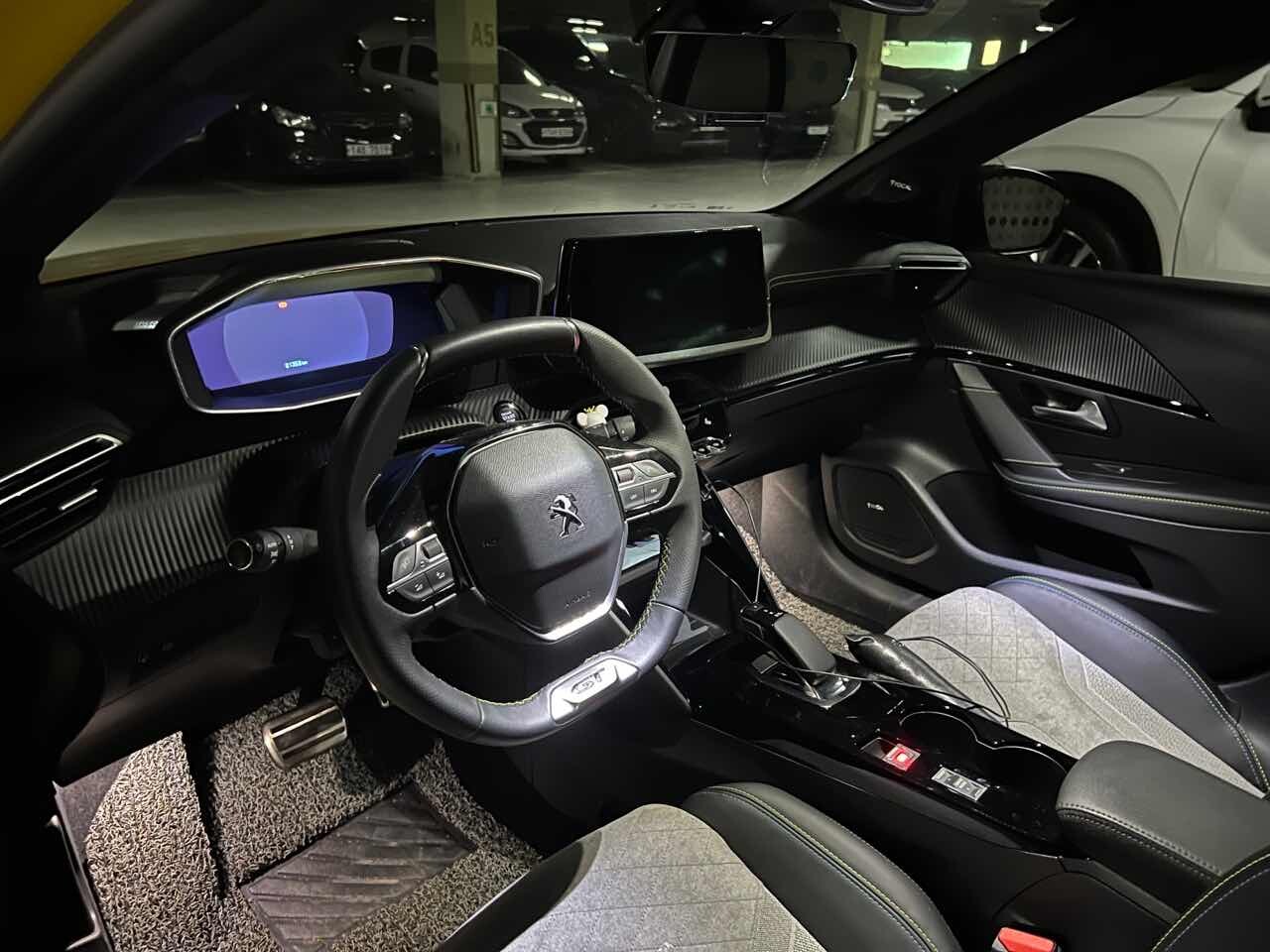 푸조 e-208 GT 라인 이미지4
