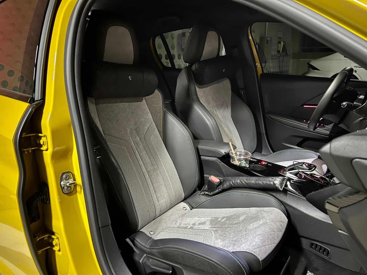 푸조 e-208 GT 라인 이미지5
