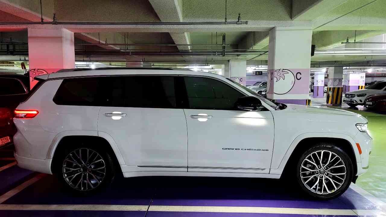 지프 그랜드 체로키 L 서밋 리저브 4x4 썸네일 이미지