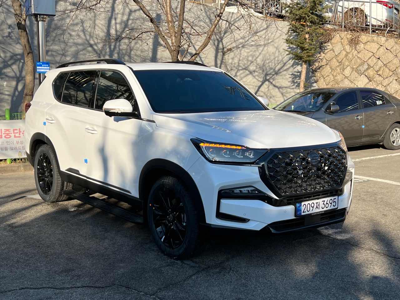 KG 모빌리티 렉스턴 더 블랙 4WD 5인승 썸네일 이미지