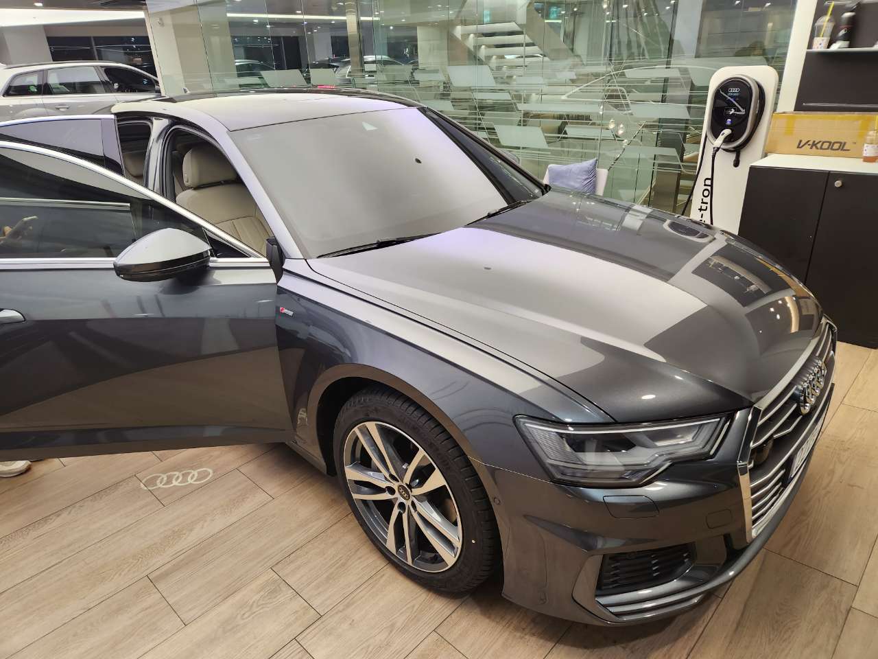 아우디 A6 45 TFSI 프리미엄 [2C5+PI1] 게시글 썸네일