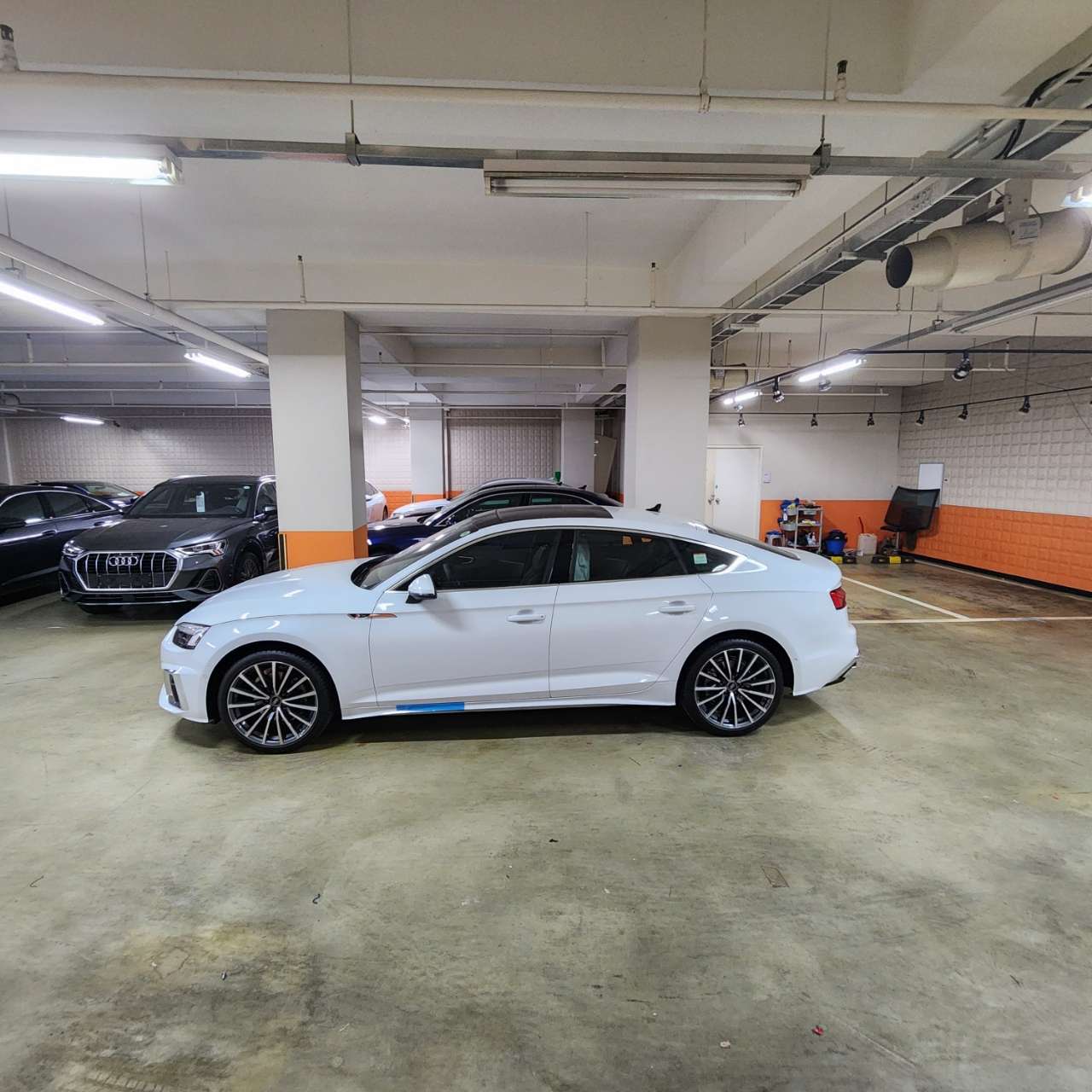 아우디 A5 40 TFSI 콰트로 프리미엄 스포츠백 썸네일 이미지