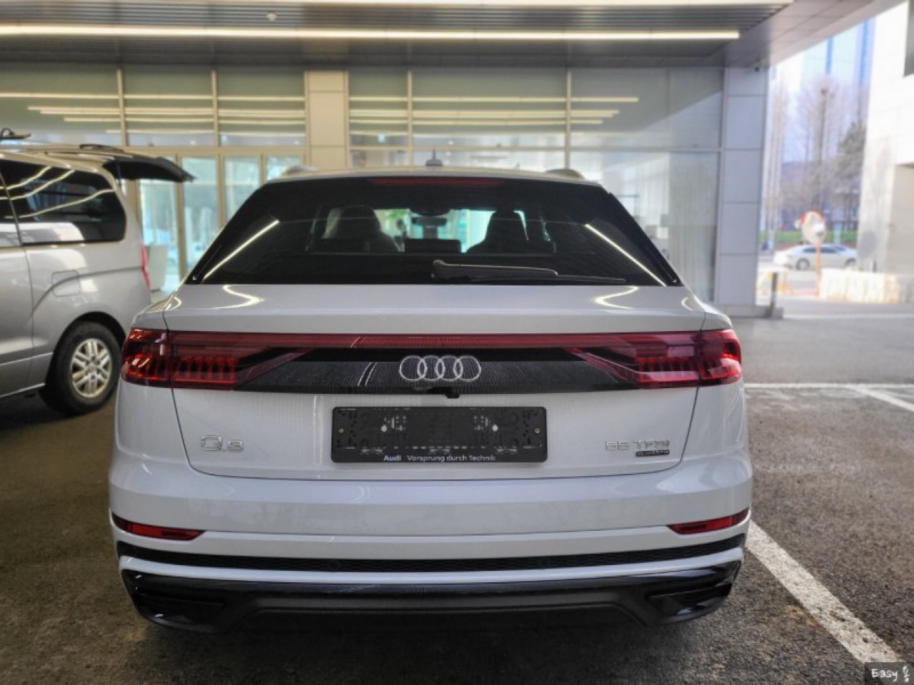 아우디 Q8 55 TFSI 콰트로 프리미엄 [2C5] 썸네일 이미지