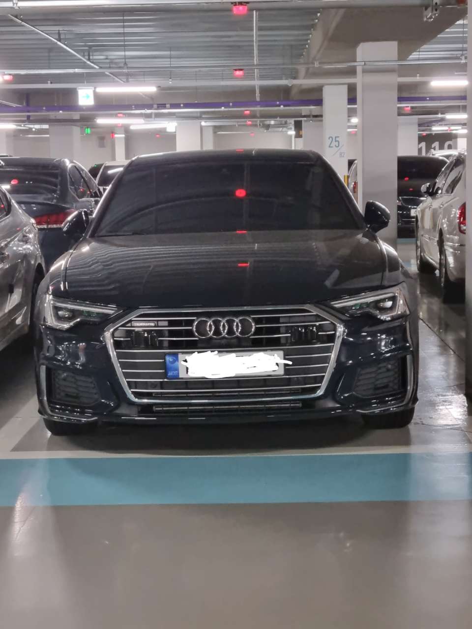 아우디 A6 45 TFSI 콰트로 프리미엄 [2C5+NOQ+PS8+PV6] 썸네일 이미지