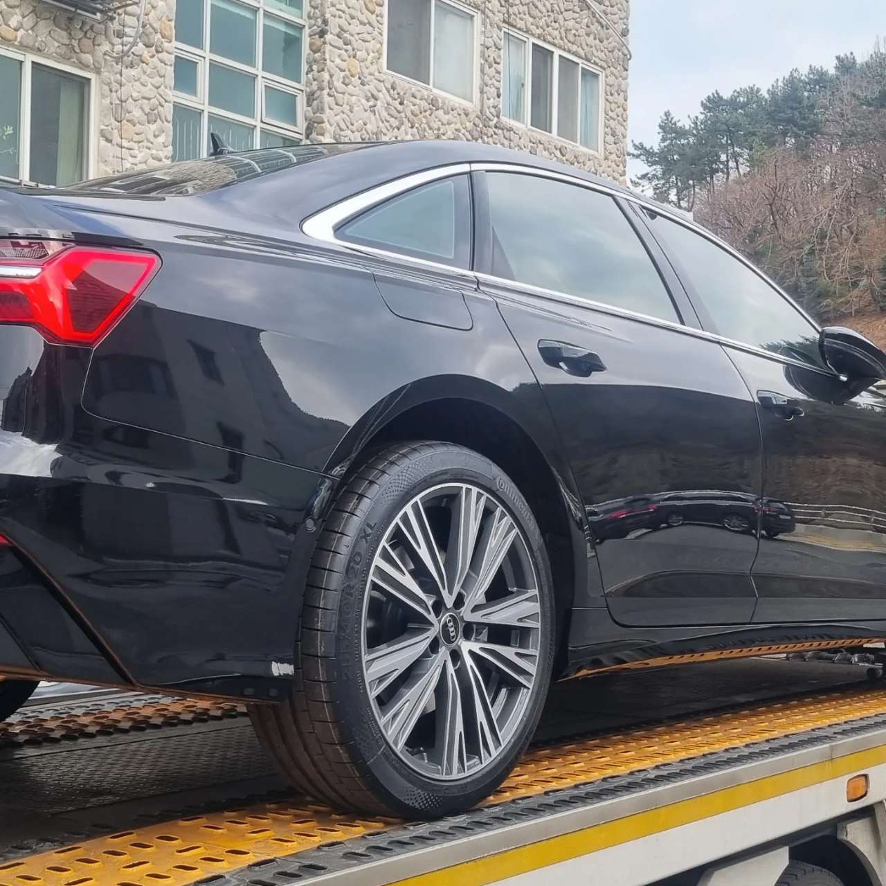 아우디 A6 45 TFSI 콰트로 프리미엄 [2C5+PI1+C1S] 썸네일 이미지