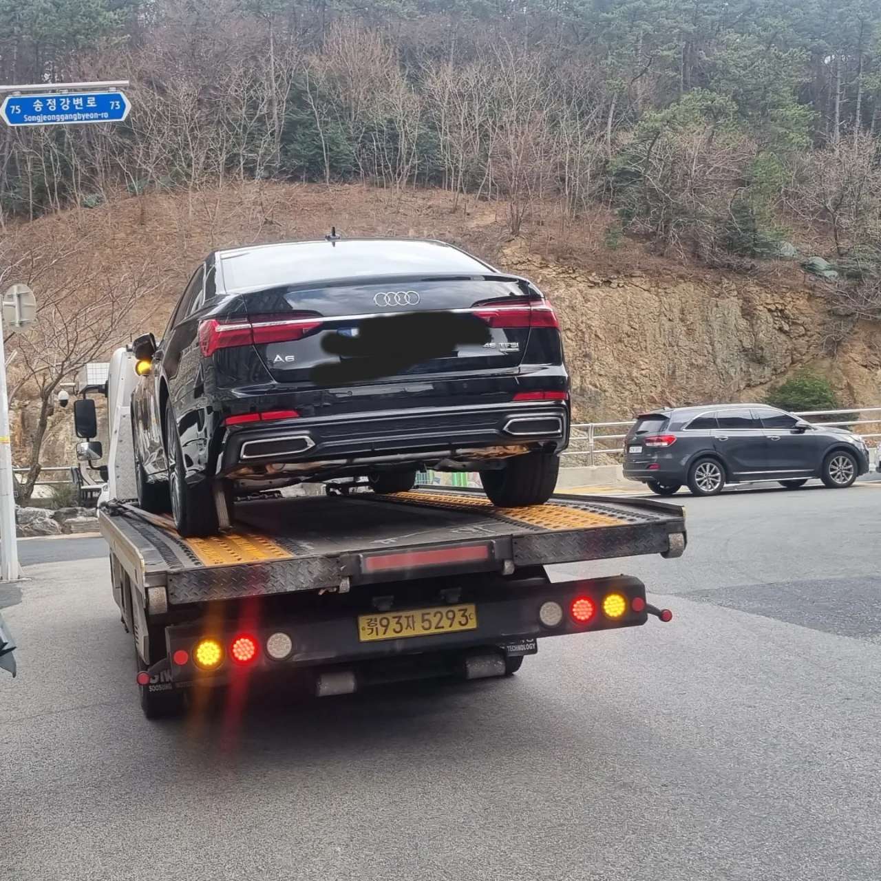 아우디 A6 45 TFSI 콰트로 프리미엄 [2C5+PI1+C1S] 썸네일 이미지