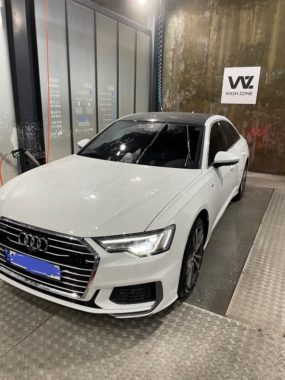 아우디 A6 45 TFSI 콰트로 프리미엄 [상품성개선] 썸네일 이미지