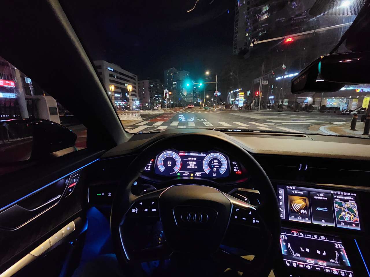 아우디 A6 45 TFSI 콰트로 프리미엄 [2C5+PI1+C1S] 썸네일 이미지