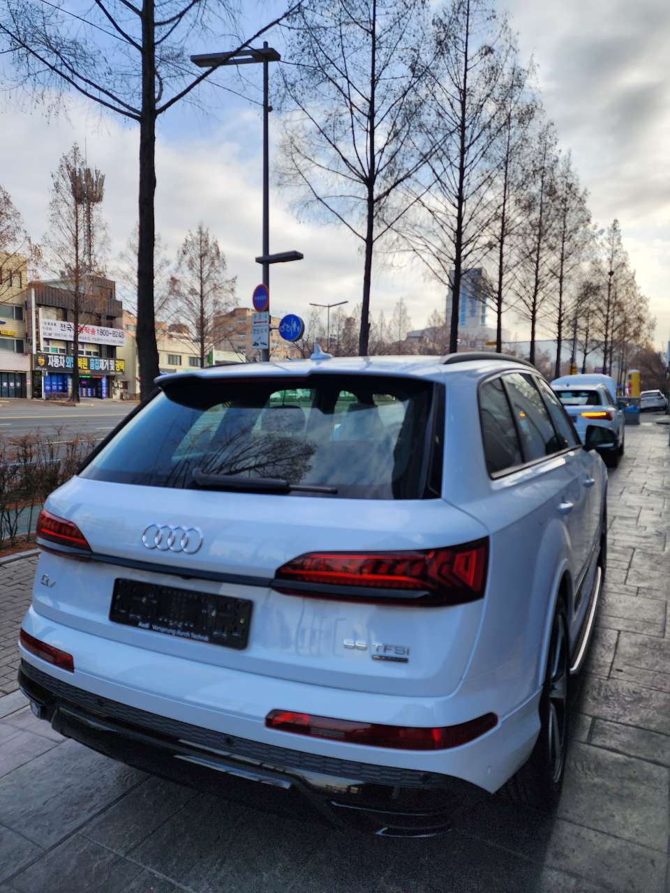 아우디 Q7 55 TFSI 콰트로 프리미엄 [Pl9] 게시글 썸네일