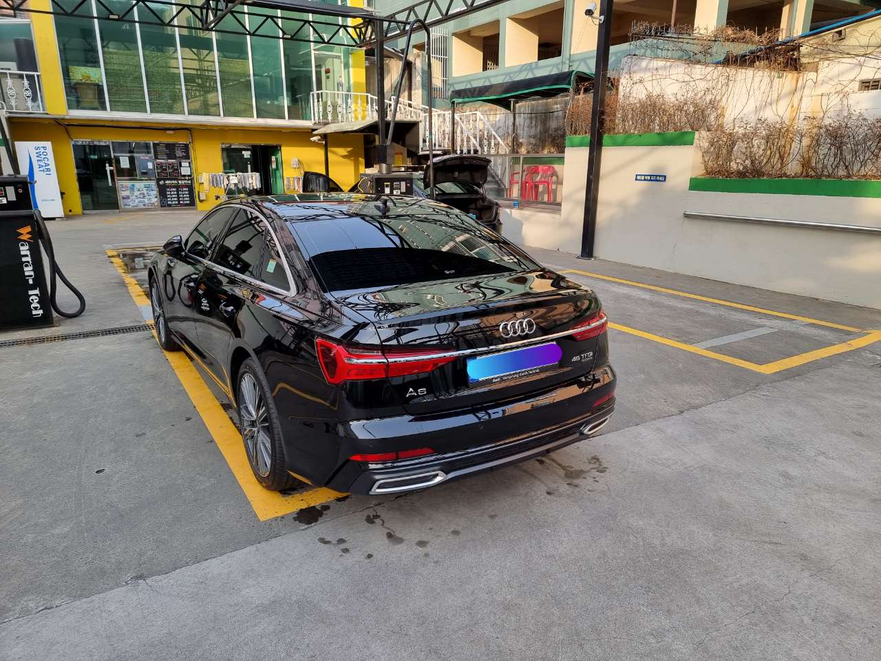 아우디 A6 45 TFSI 콰트로 프리미엄 [2C5+PI1+C1S] 썸네일 이미지