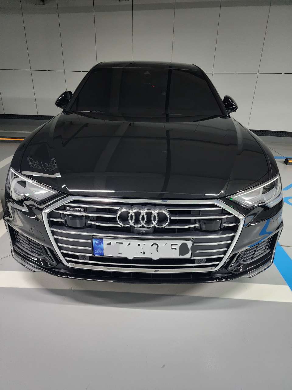 아우디 A6 45 TFSI 콰트로 프리미엄 [2C5+PI1+C1S] 썸네일 이미지