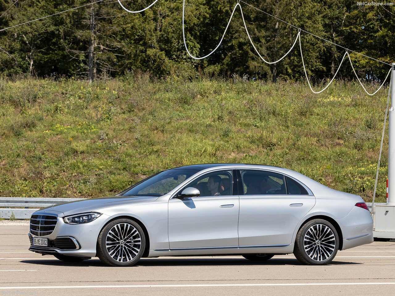 8기통 벤츠 vs 12기통 BMW  게시글 썸네일