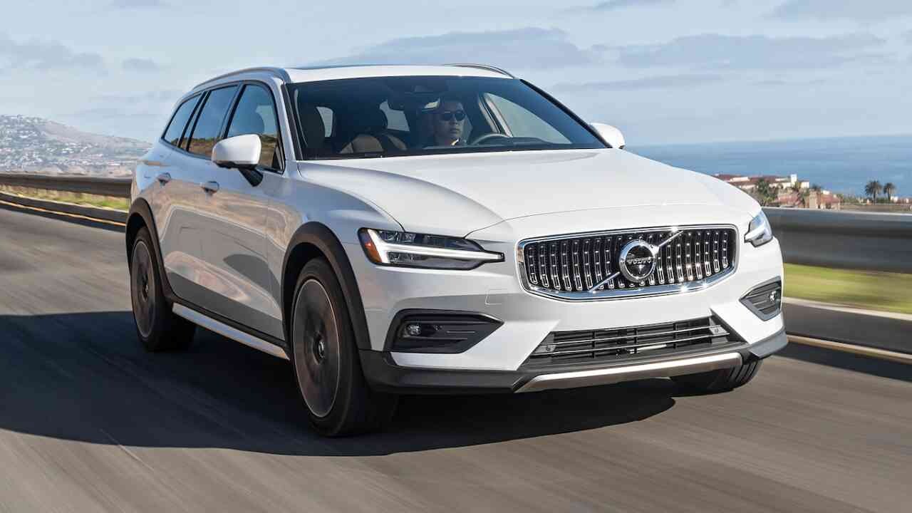 Q4 이트론(전기차) vs 볼보 V60 or XC60 이미지1