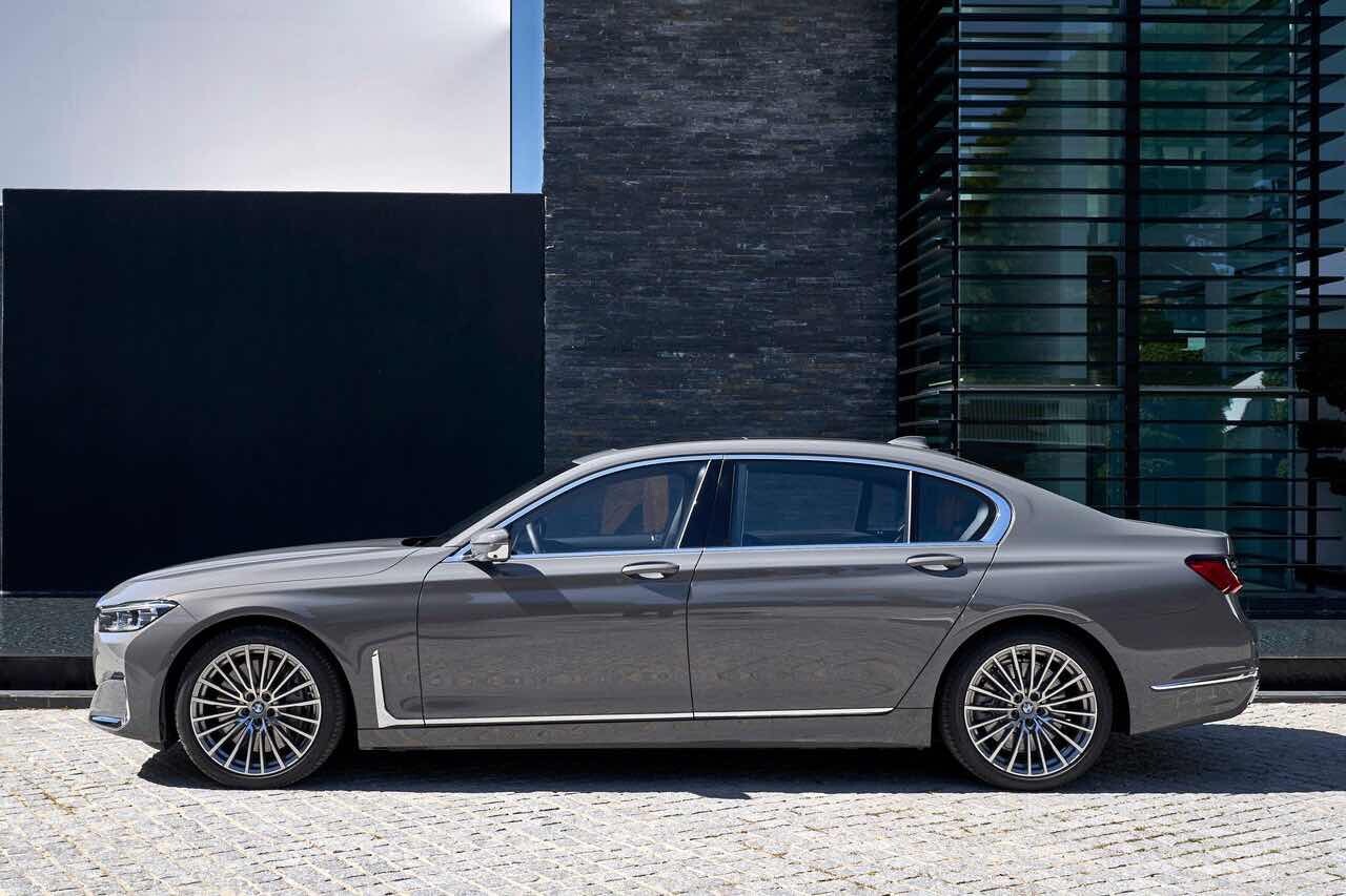 BMW 745e sDrive VS 벤츠 S450 4매틱  이미지1