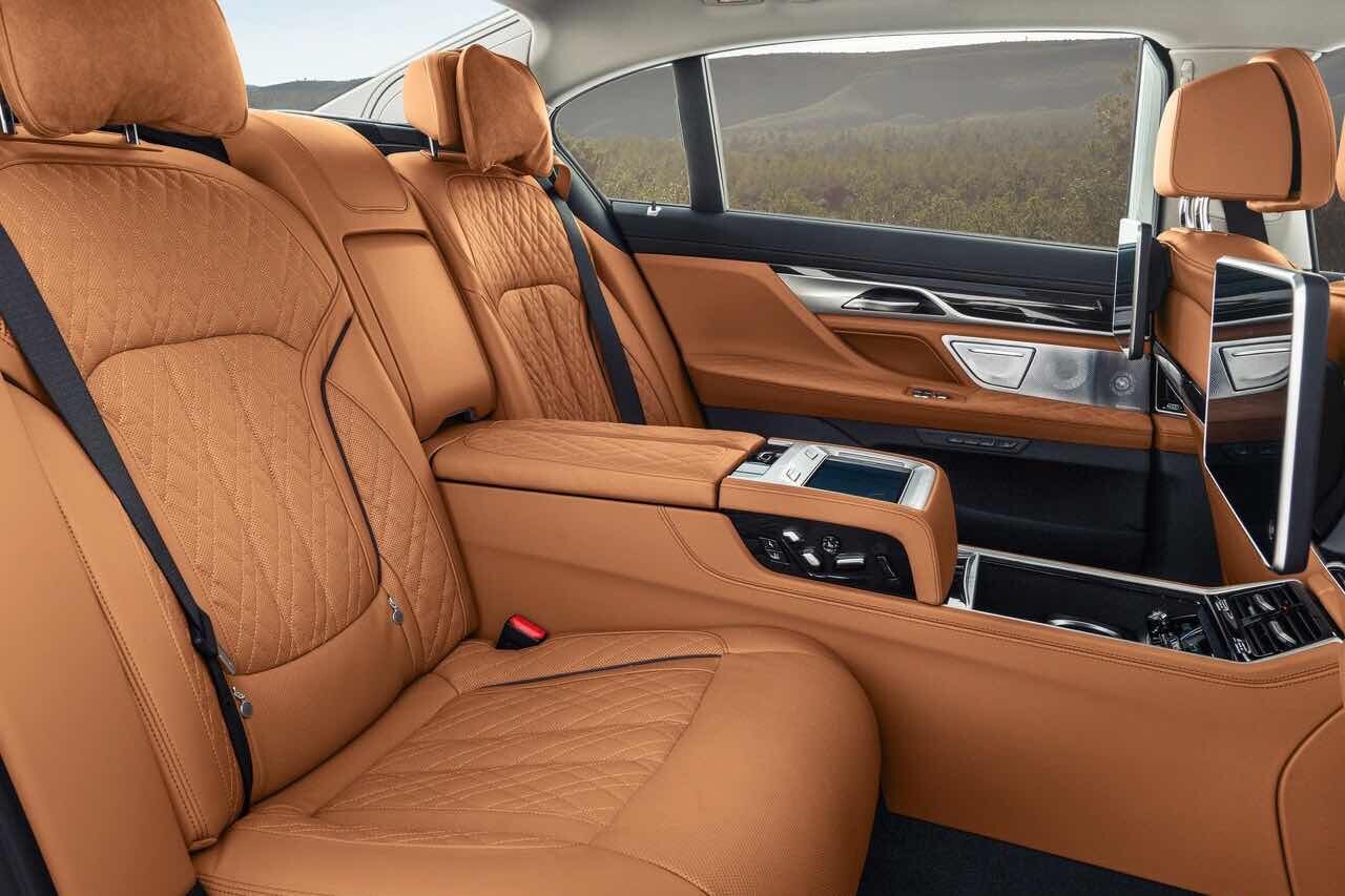 BMW 745e sDrive VS 벤츠 S450 4매틱  이미지4